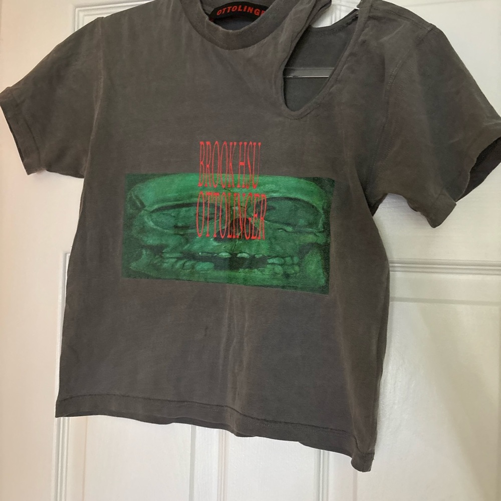 Gray Long Sleeve Top with Green Graphic